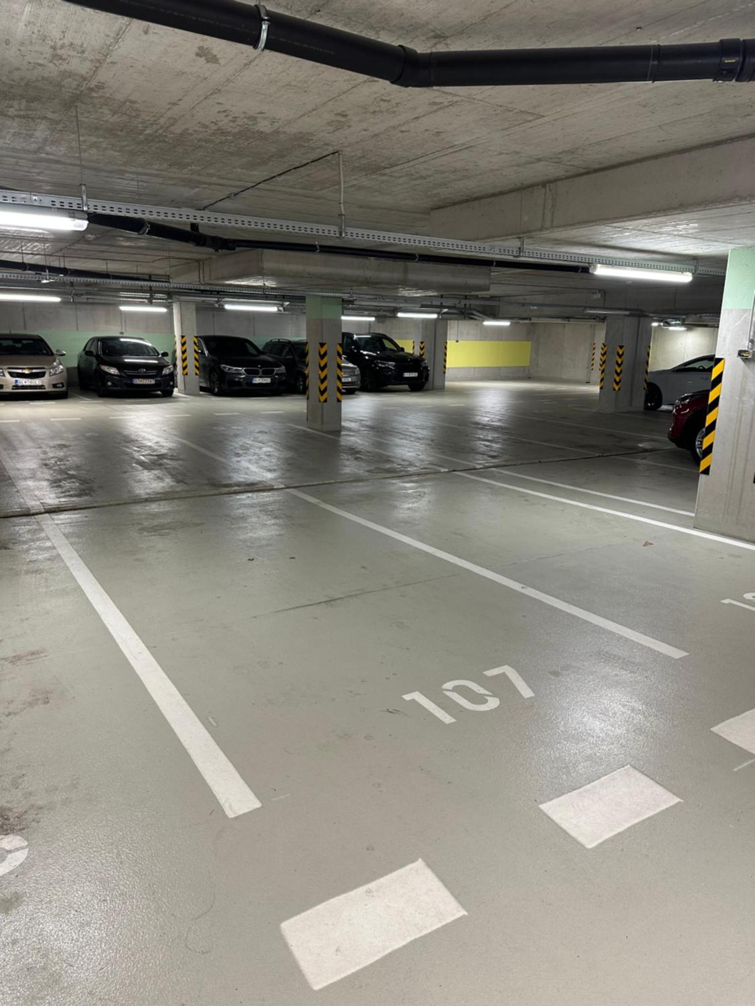 Ein Park Apartment With Free Parking Bratislava Eksteriør bilde