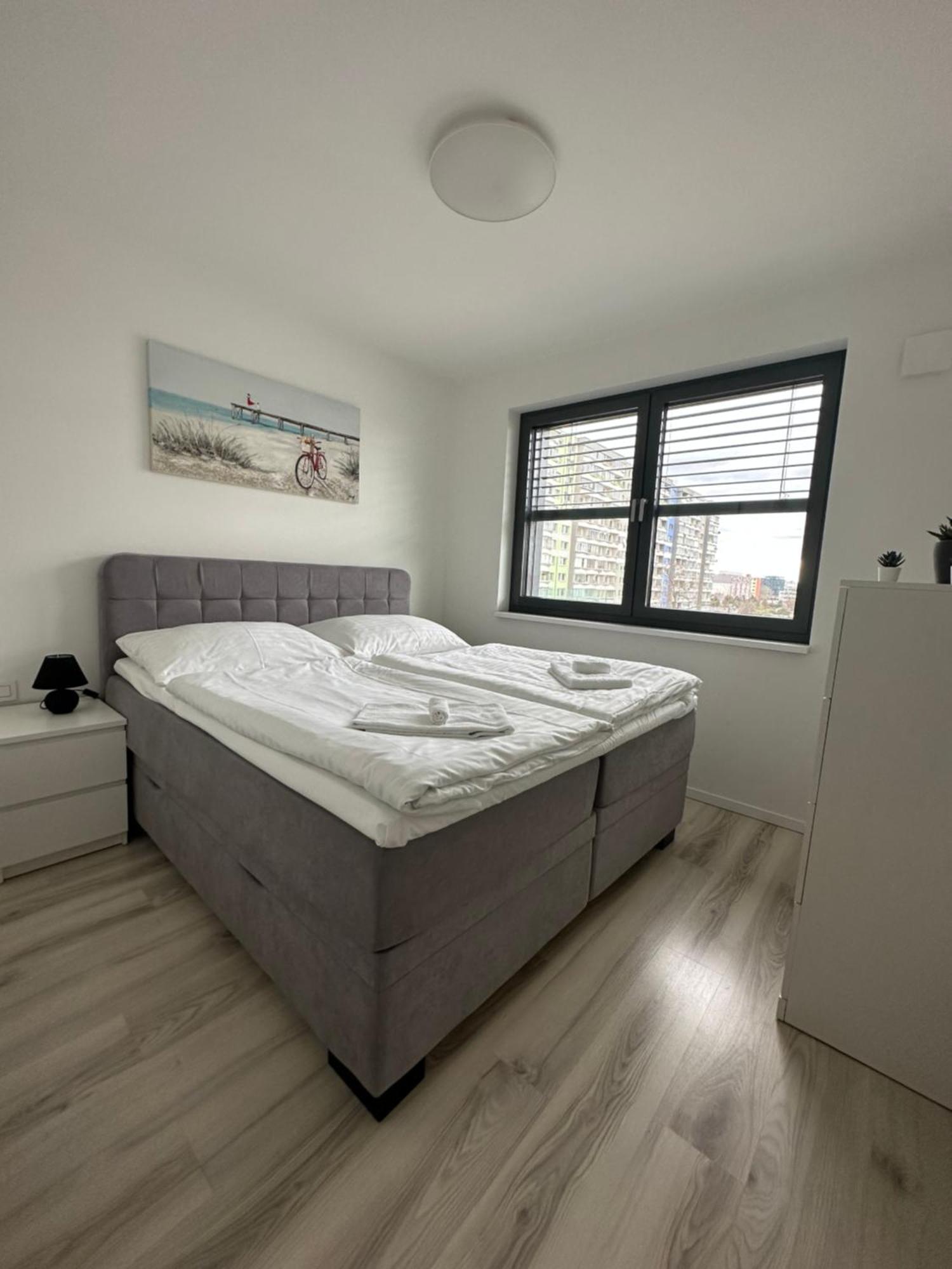 Ein Park Apartment With Free Parking Bratislava Eksteriør bilde